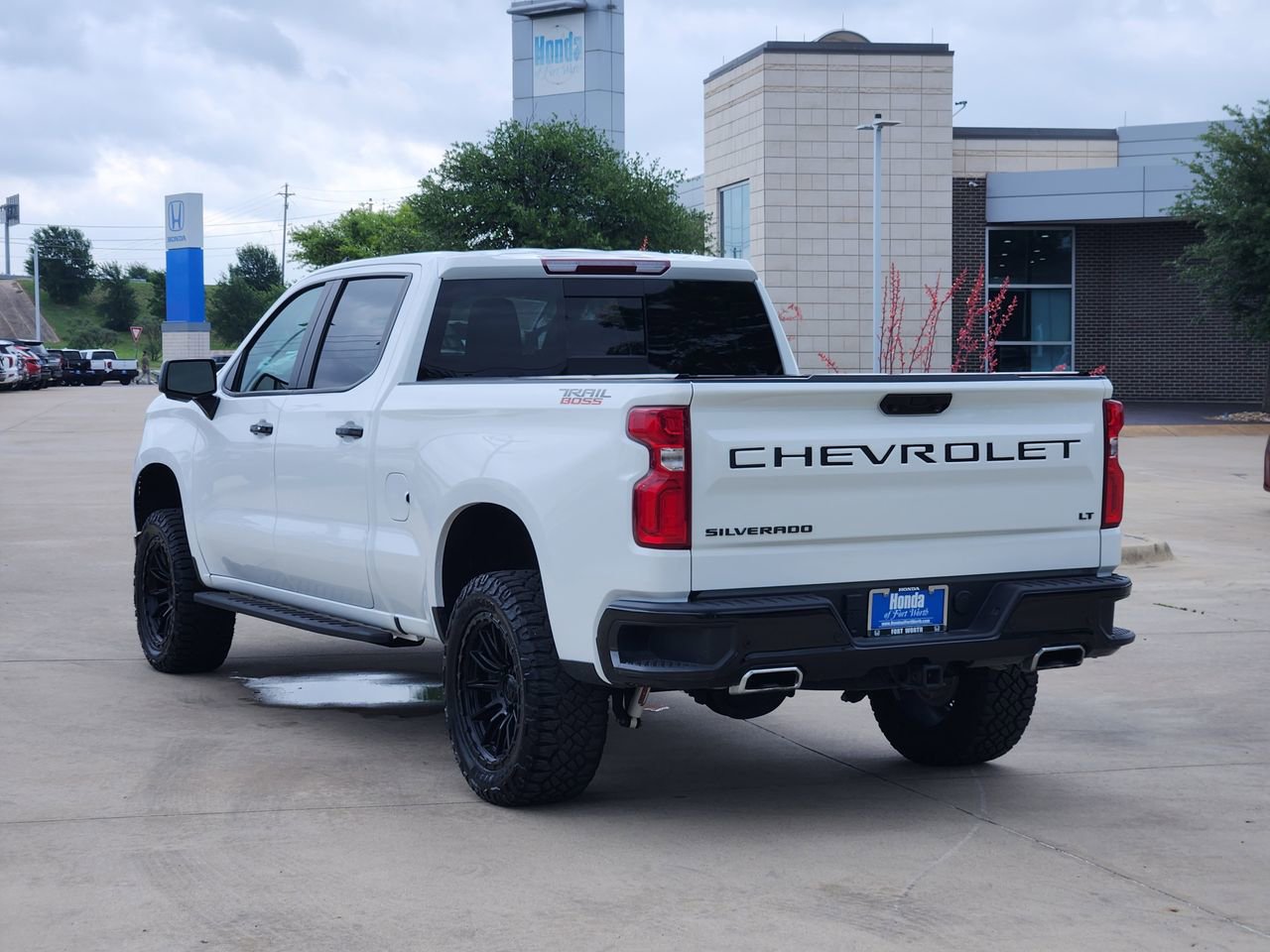 Used 2024 Chevrolet Silverado 1500 LT Trail Boss w/ Convenience Package II AWD/4WD image 7