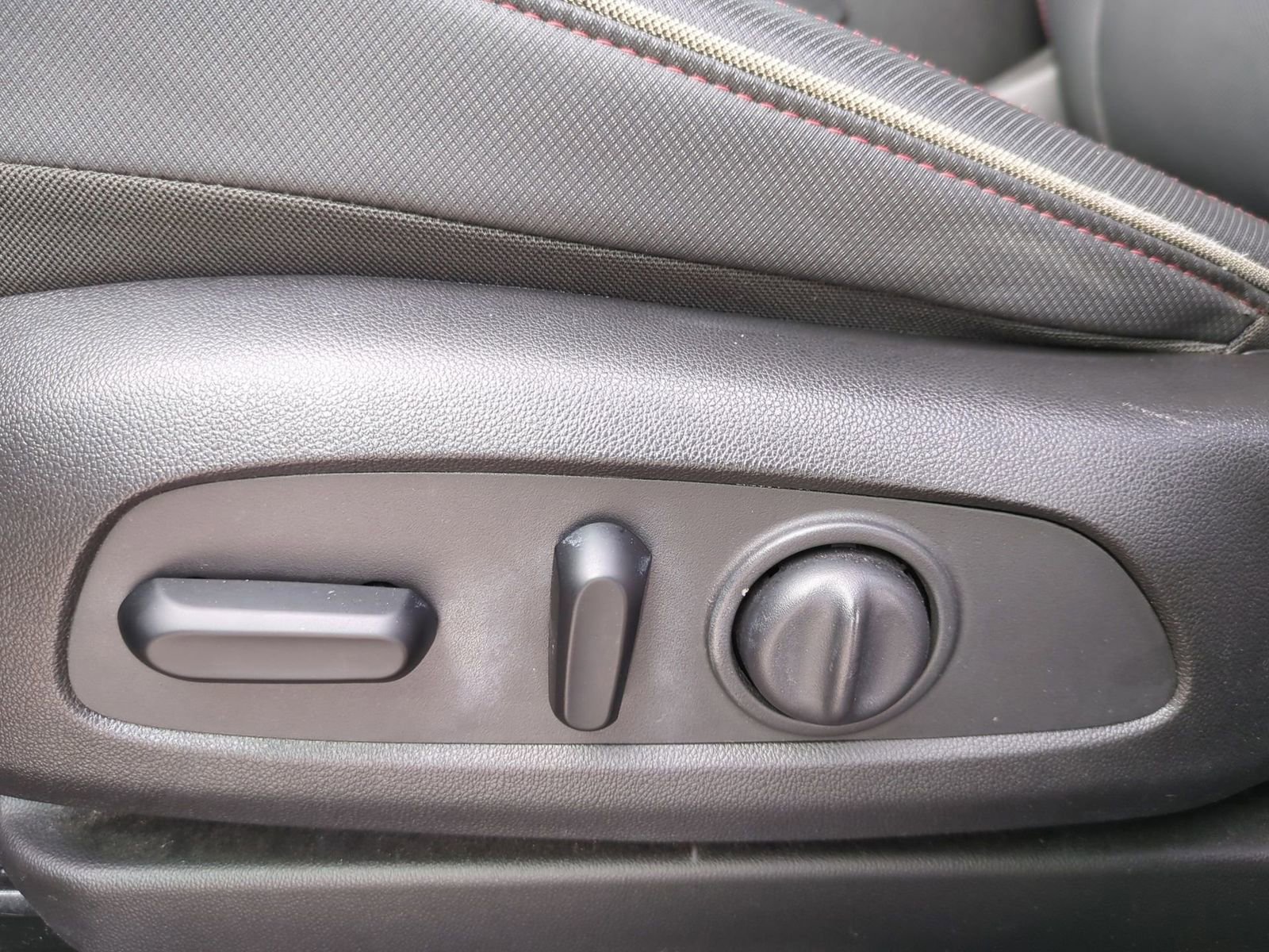 Used 2021 Chevrolet TrailBlazer RS w/ Technology Package image 22