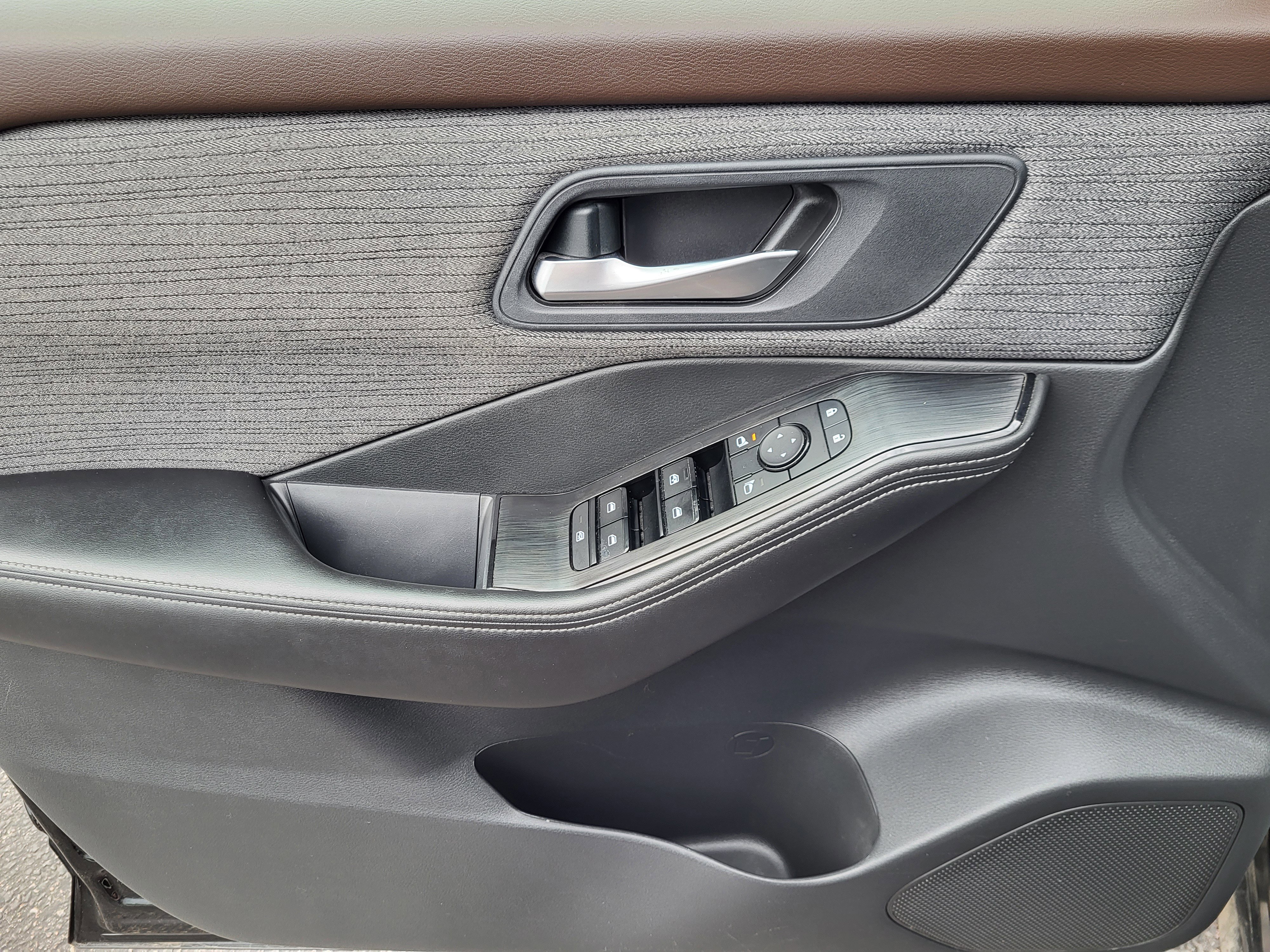 Used 2022 Nissan Rogue SV image 7