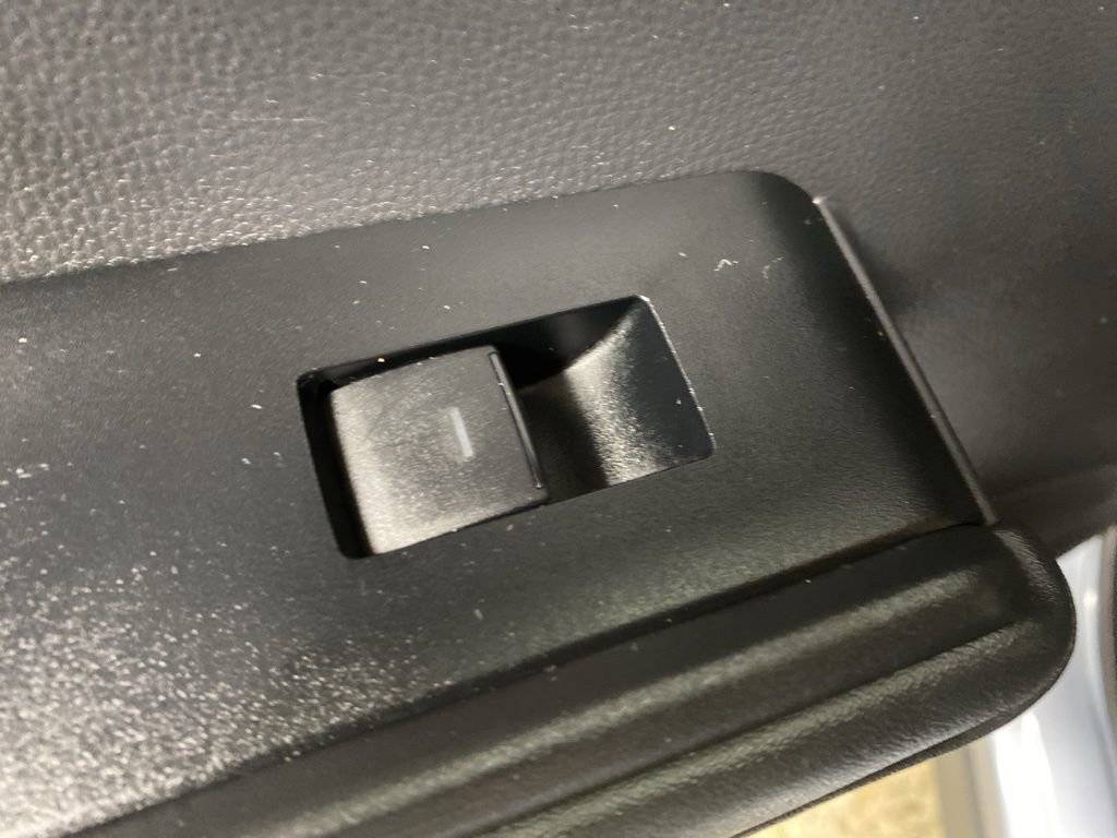 Used 2020 Toyota Highlander LE AWD/4WD image 28