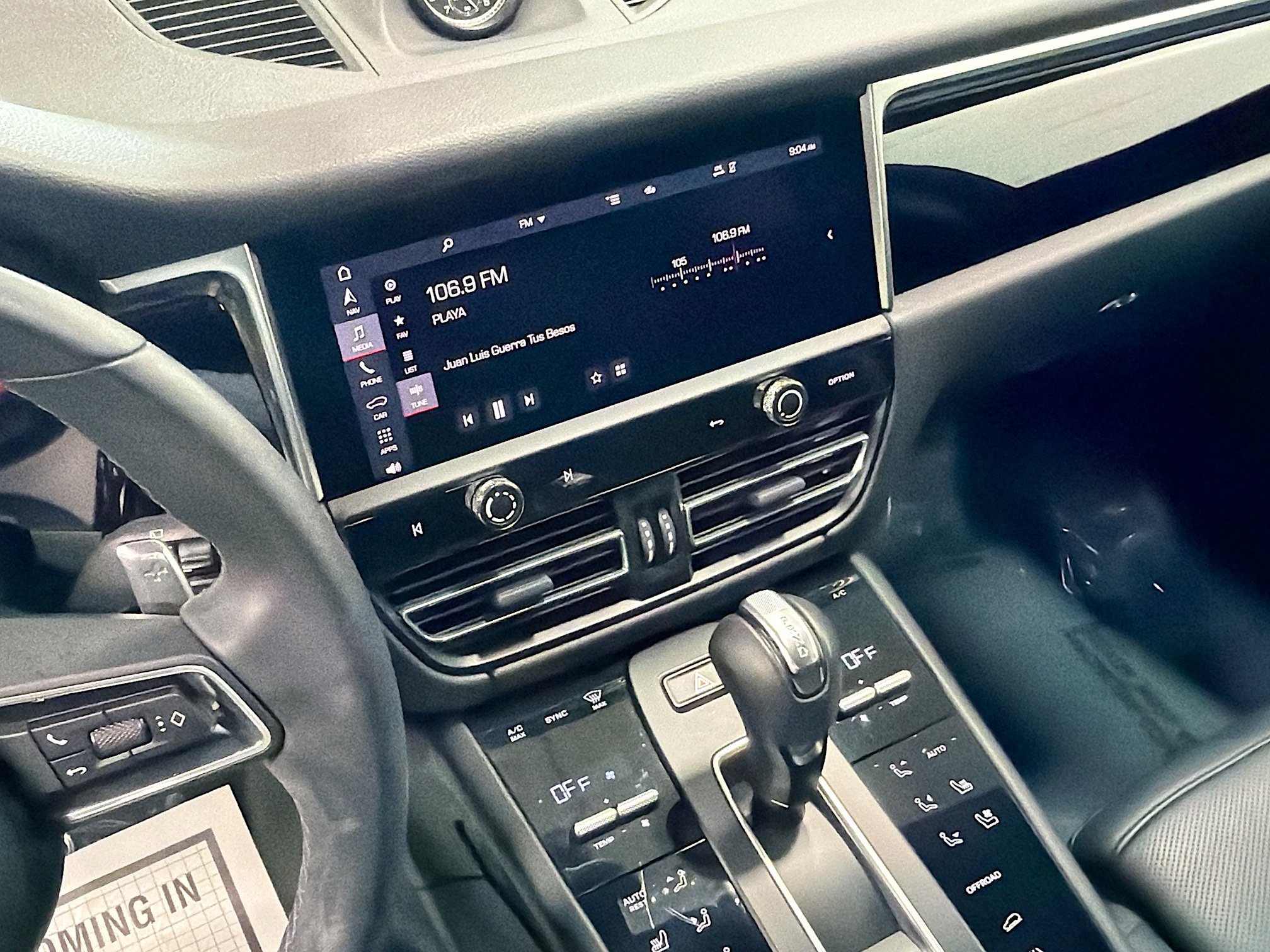 Certified 2023 Porsche Macan AWD/4WD image 27