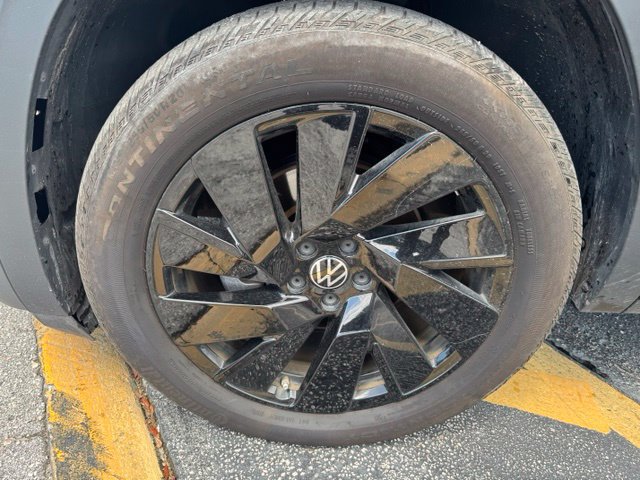 Used 2025 Volkswagen Atlas Cross Sport SE FWD image 7