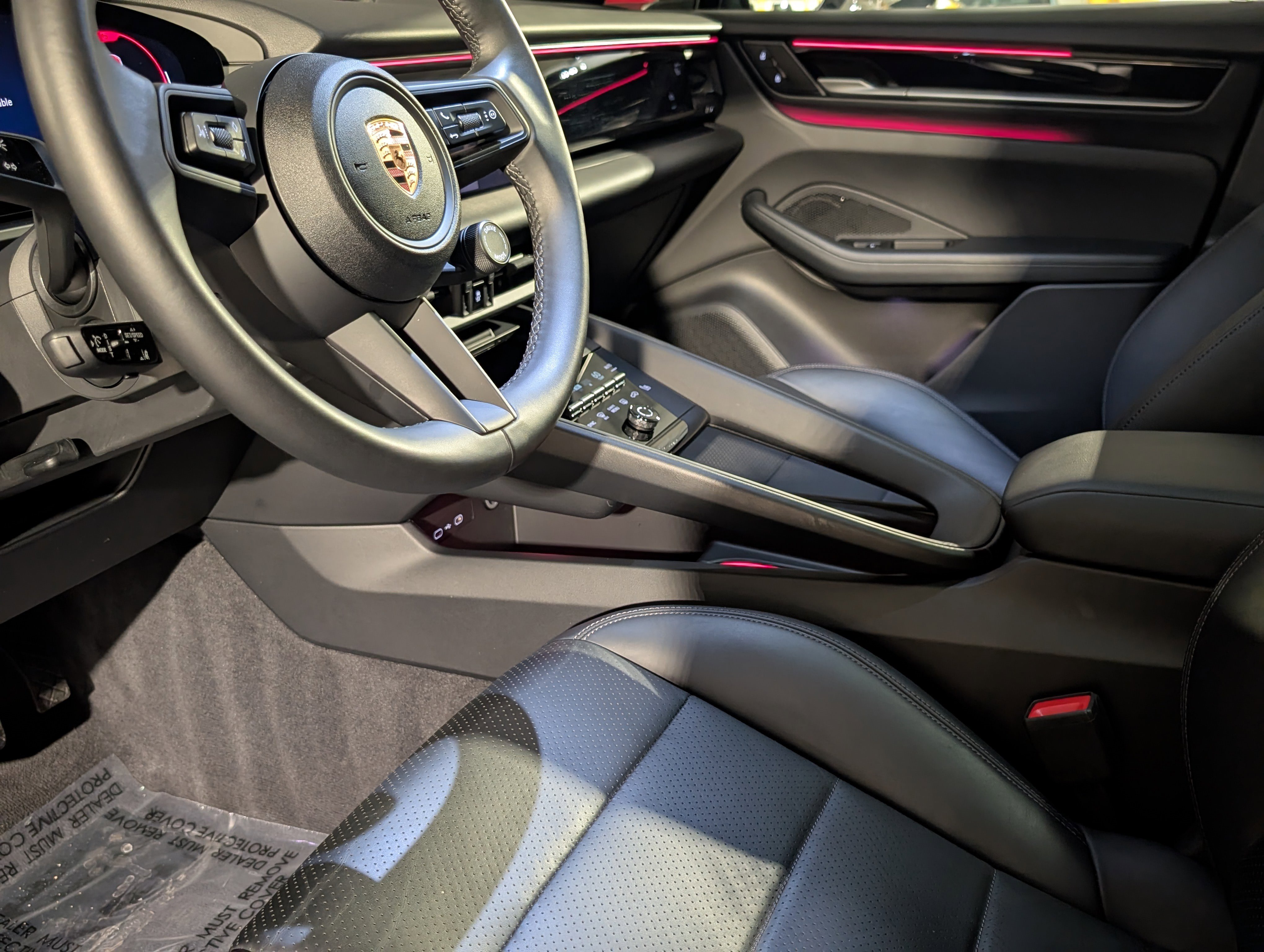 Certified 2025 Porsche Macan Electric image 4