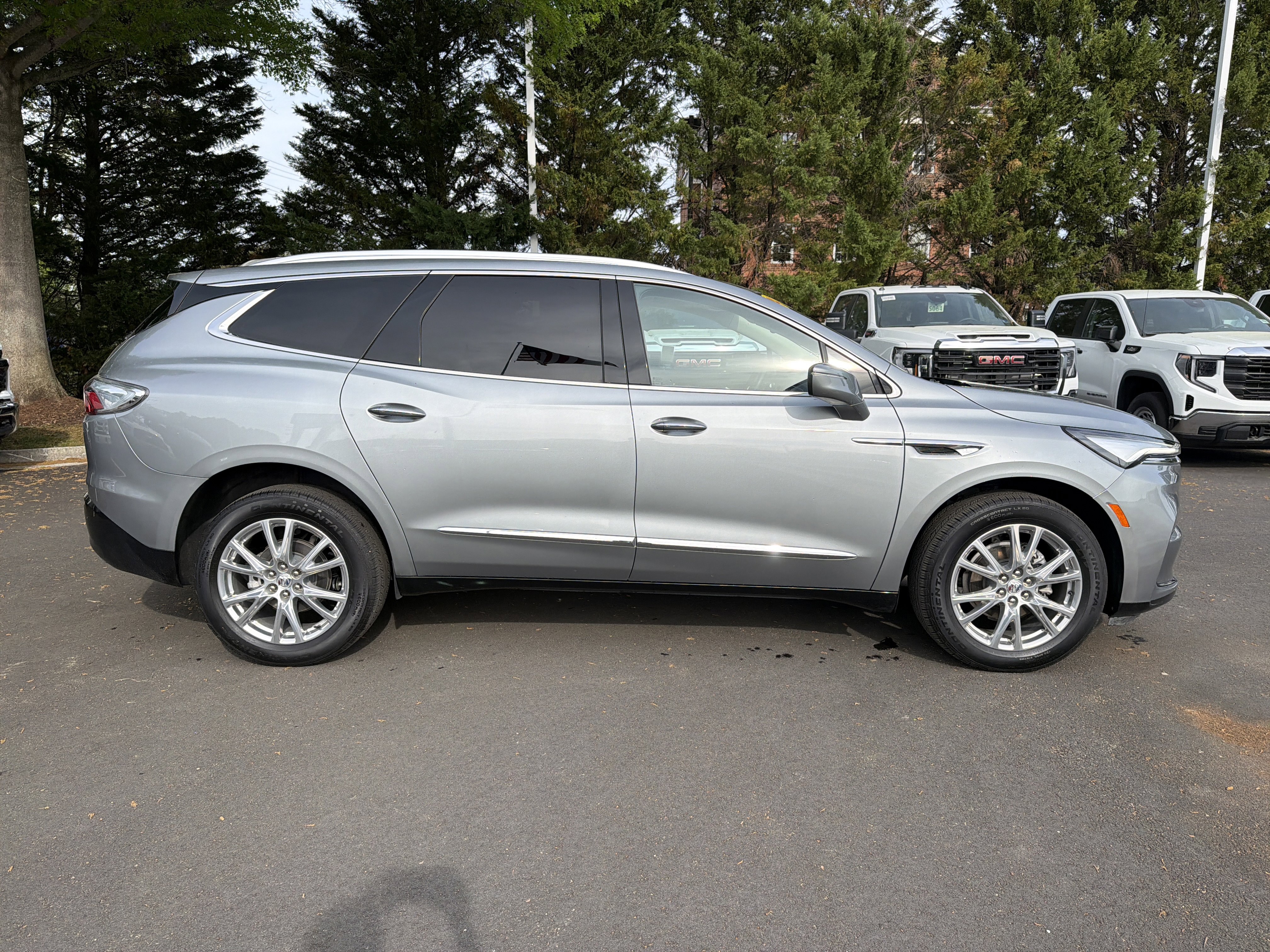 Used 2024 Buick Enclave Essence w/ Experience Buick Package image 11