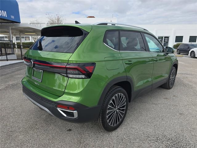 New 2026 Volkswagen Taos SE FWD image 3