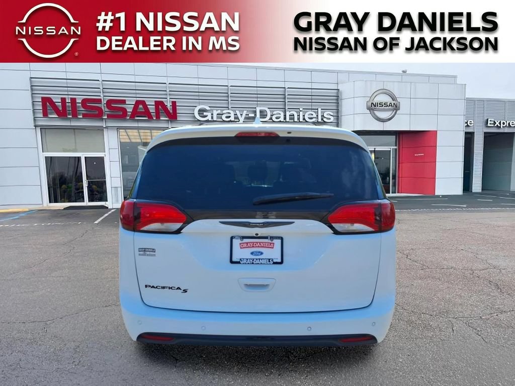 Used 2020 Chrysler Pacifica Touring-L Plus FWD image 6
