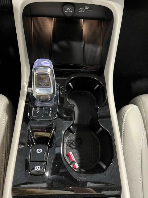 New 2026 Volvo XC40 B5 Ultra w/ Protection Package Premier AWD/4WD image 19