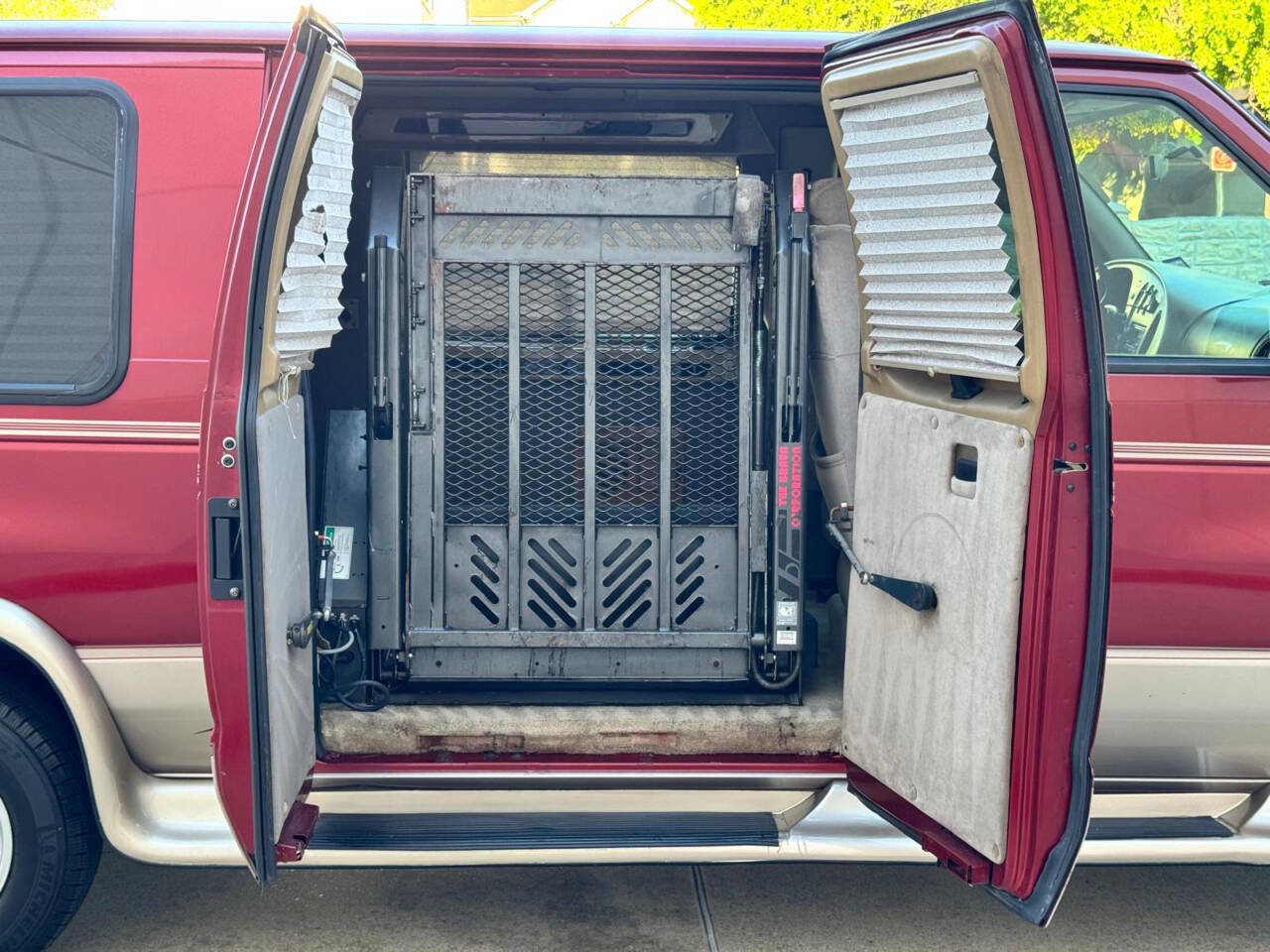 Used 1999 Ford E-250 and Econoline 250 RWD image 23