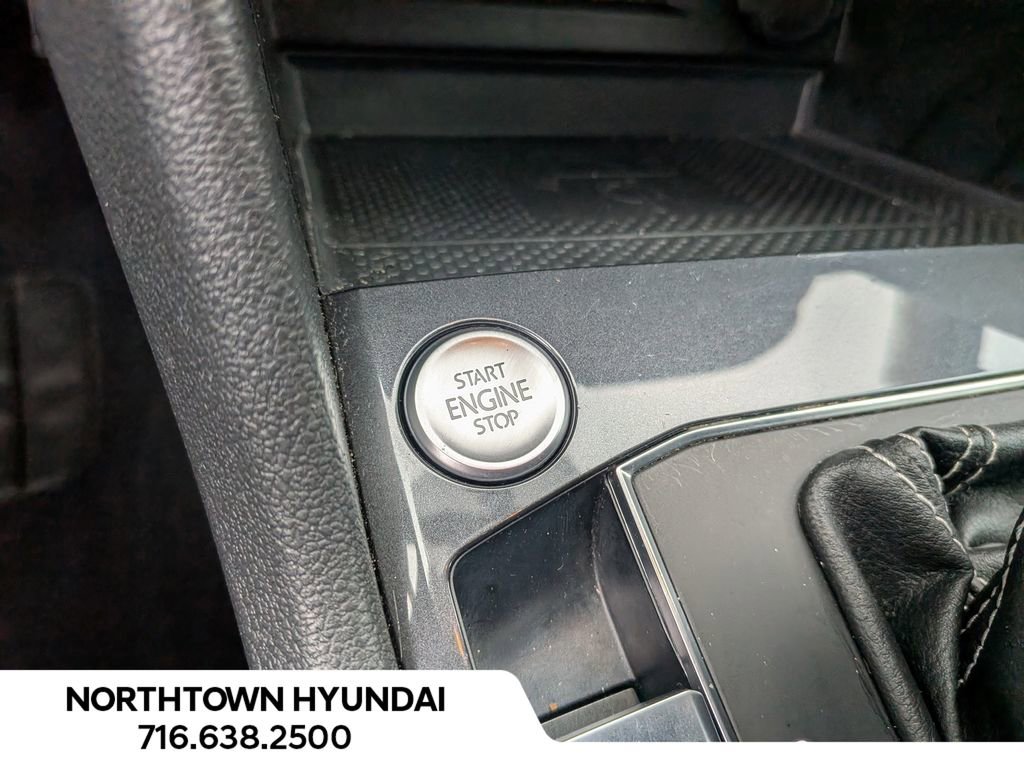 Used 2021 Volkswagen Tiguan SE image 19