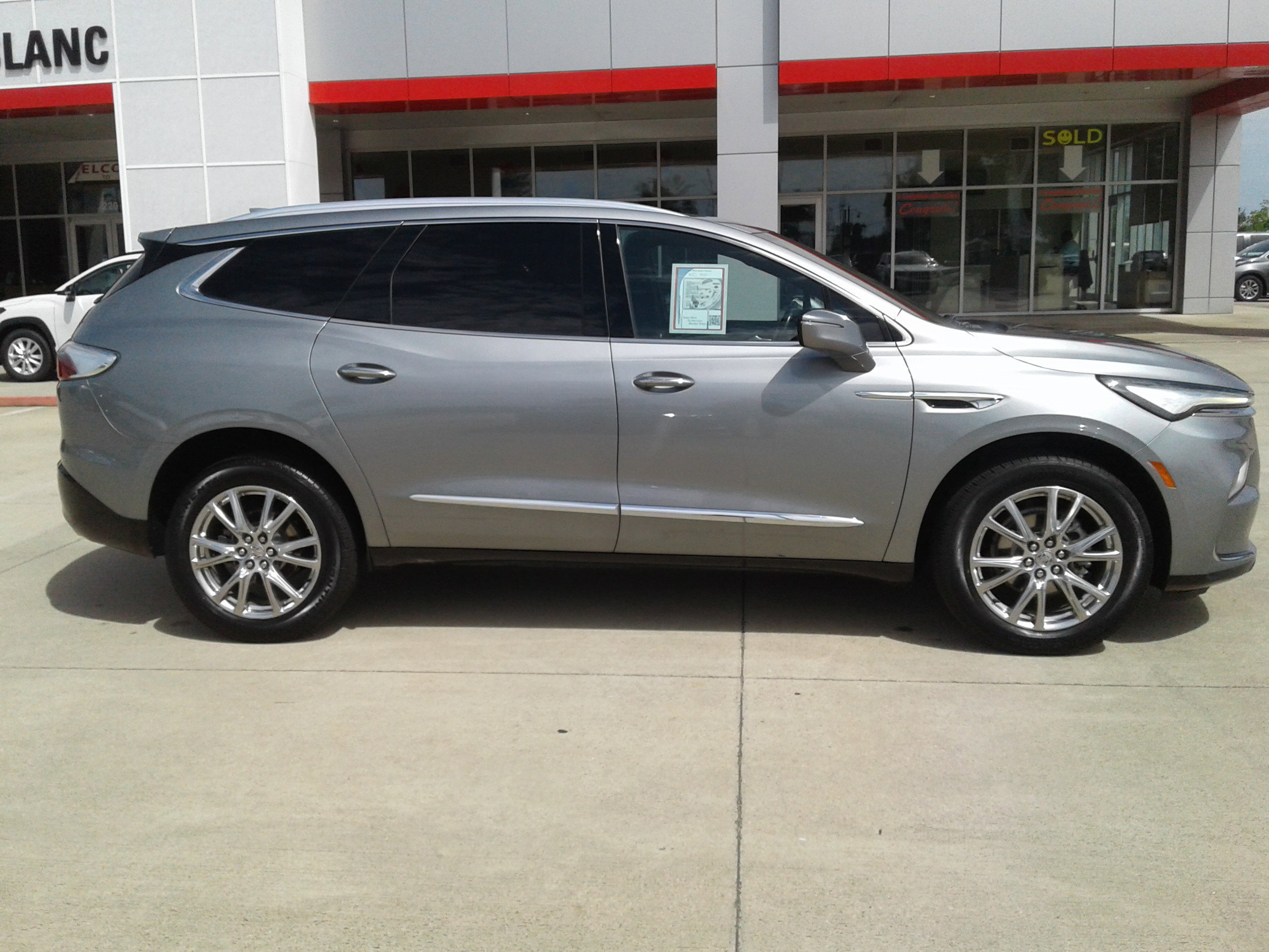 Used 2023 Buick Enclave Essence w/ Experience Buick Package FWD image 8