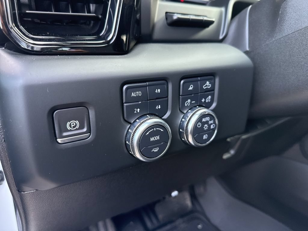 Used 2024 GMC Sierra 2500 AT4 w/ AT4 Premium Plus Package AWD/4WD image 32