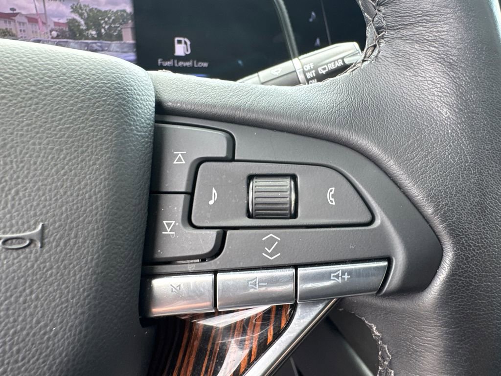 Used 2024 Cadillac Escalade ESV Premium Luxury image 25