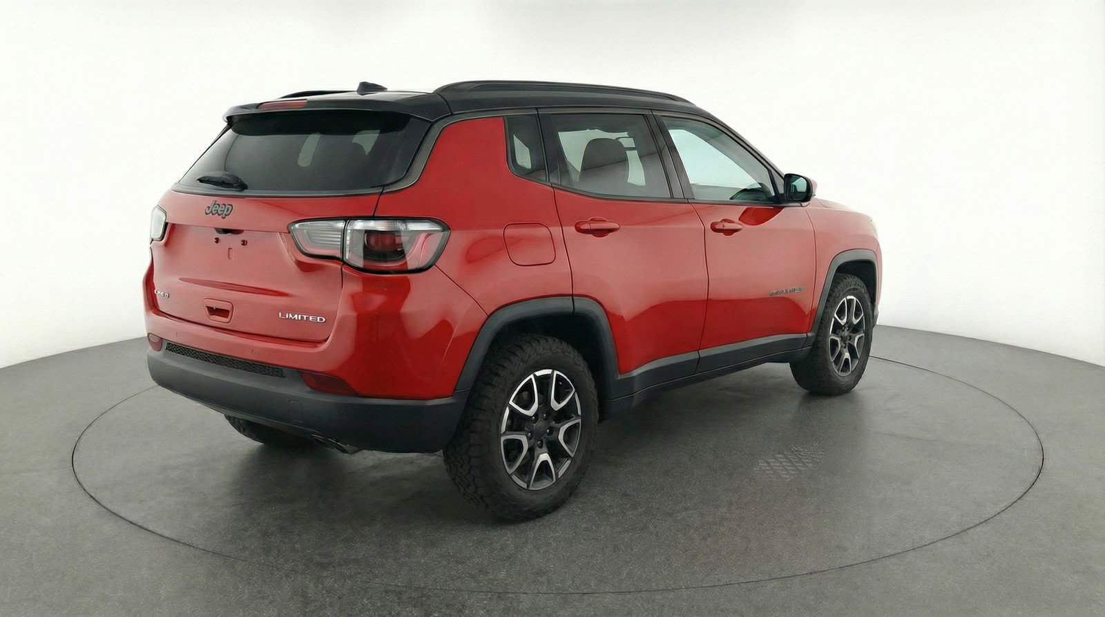 Used 2025 Jeep Compass Trailhawk AWD/4WD image 9