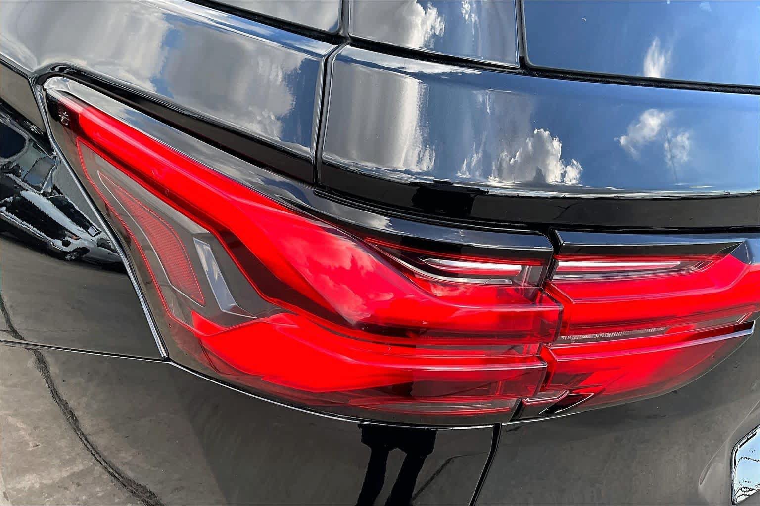 Used 2023 Chevrolet Traverse LT FWD image 29