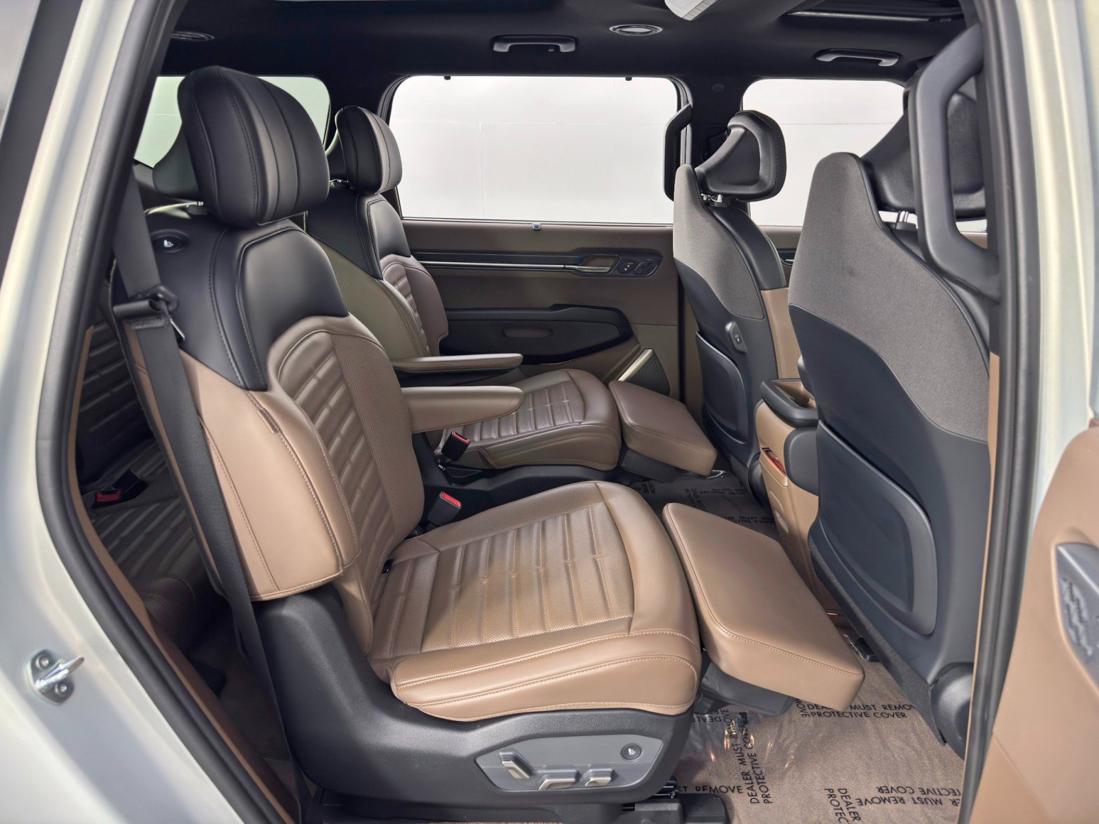 Used 2024 Kia EV9 Land image 42