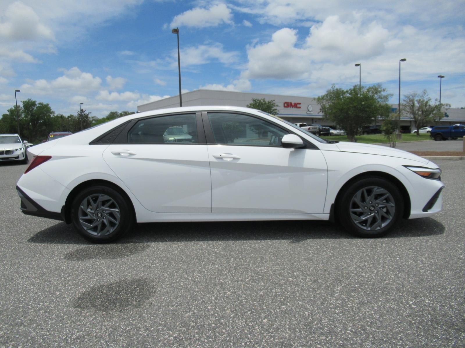 Used 2024 Hyundai Elantra SEL FWD image 2