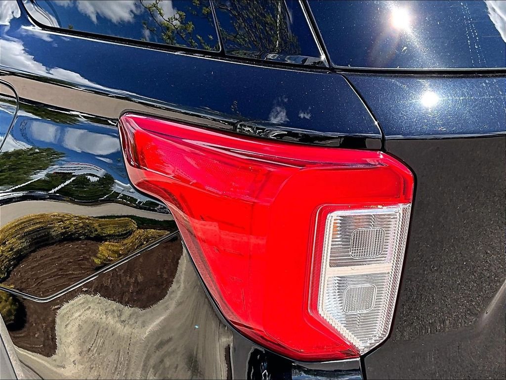 Used 2023 Ford Explorer XLT AWD/4WD image 33