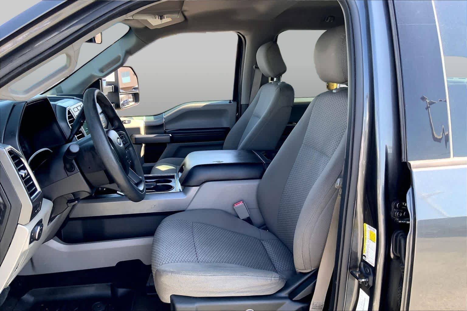 Used 2018 Ford F250 XLT w/ XLT Premium Package AWD/4WD image 8