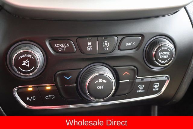 Used 2015 Jeep Cherokee Latitude w/ Cold Weather Group AWD/4WD image 19