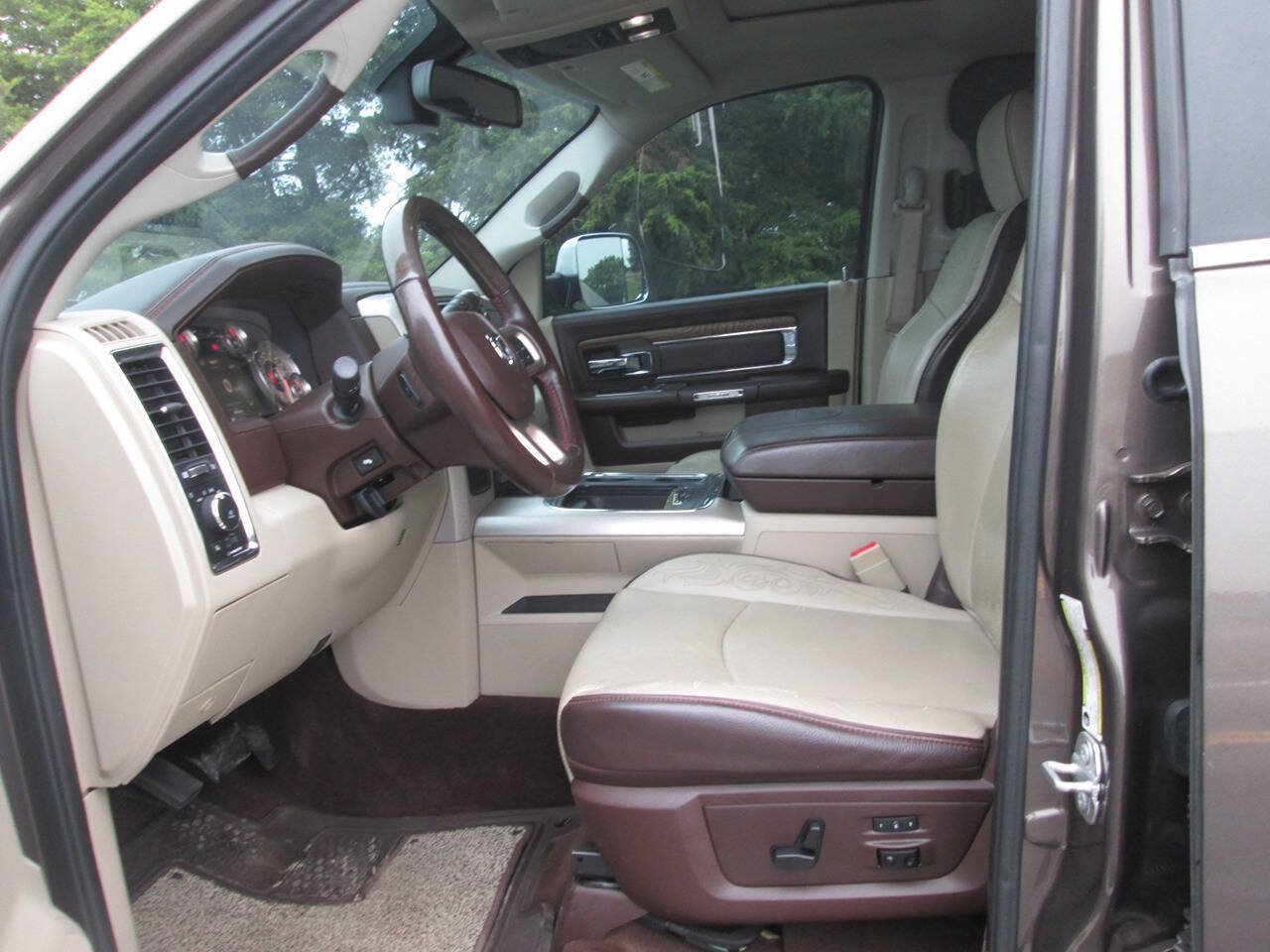 Used 2018 RAM 2500 Longhorn w/ Longhorn Southfork Package AWD/4WD image 11