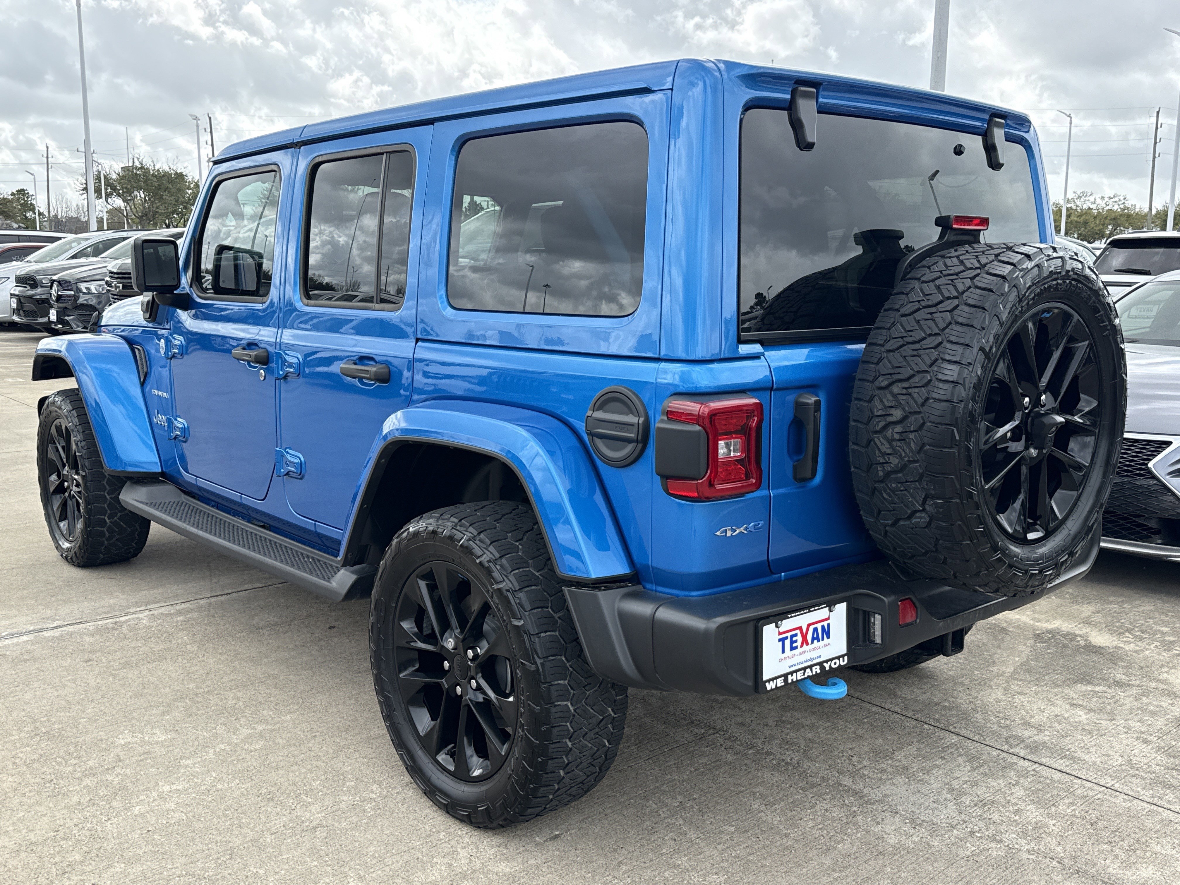 Used 2023 Jeep Wrangler Sahara w/ Cold Weather Group image 5