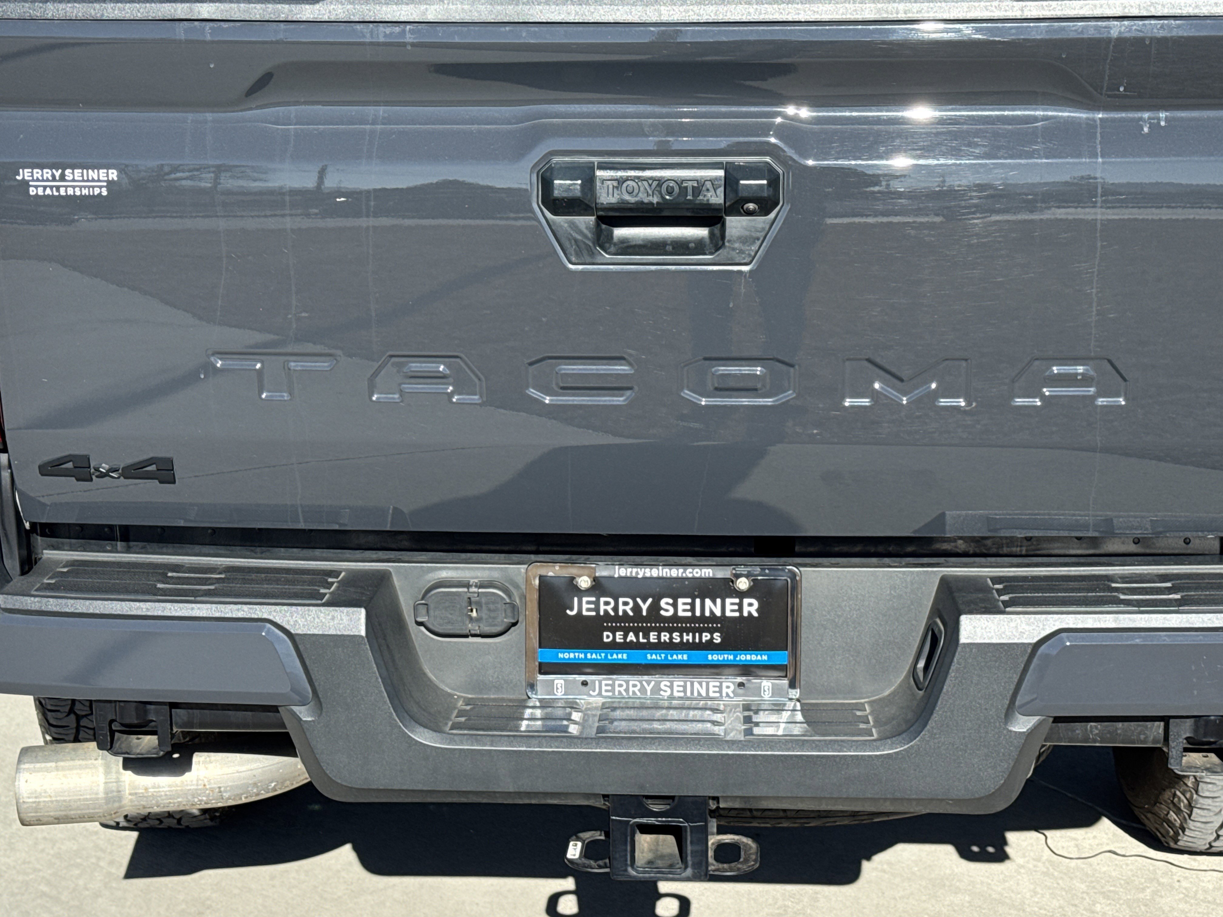 Used 2024 Toyota Tacoma TRD Off-Road image 13