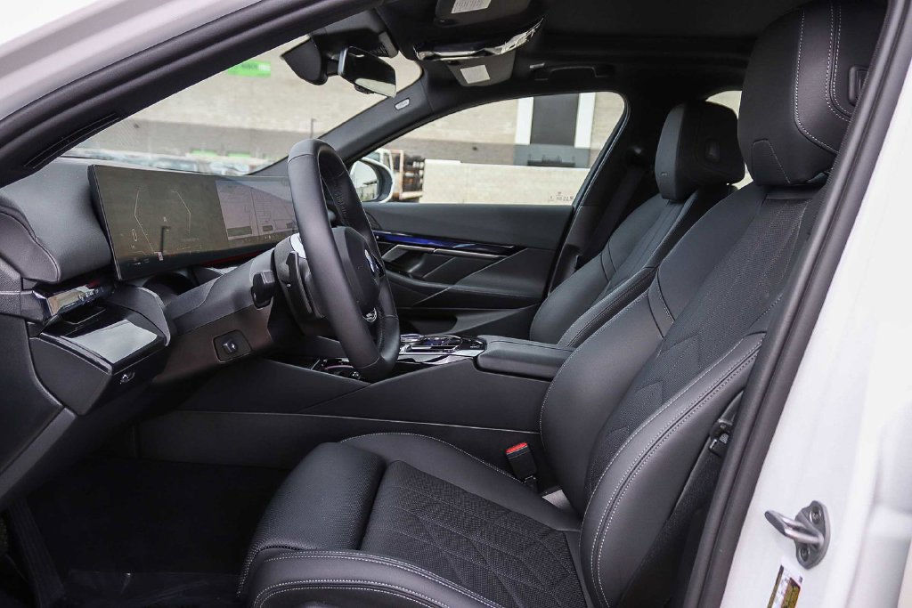 Used 2026 BMW 540i xDrive AWD/4WD image 18