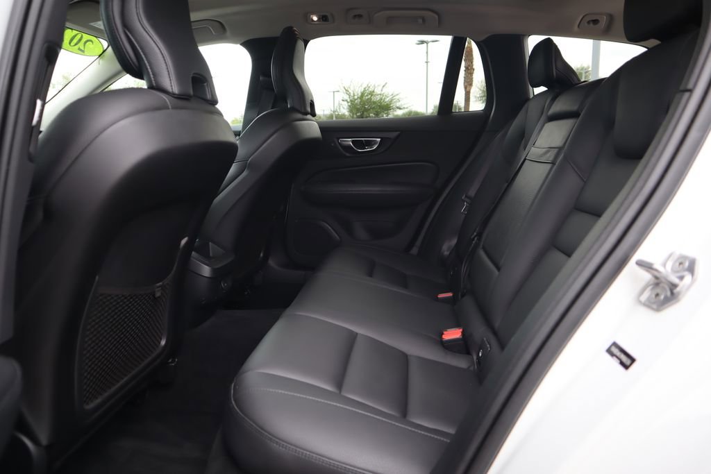 Used 2021 Volvo V60 T5 Cross Country image 20