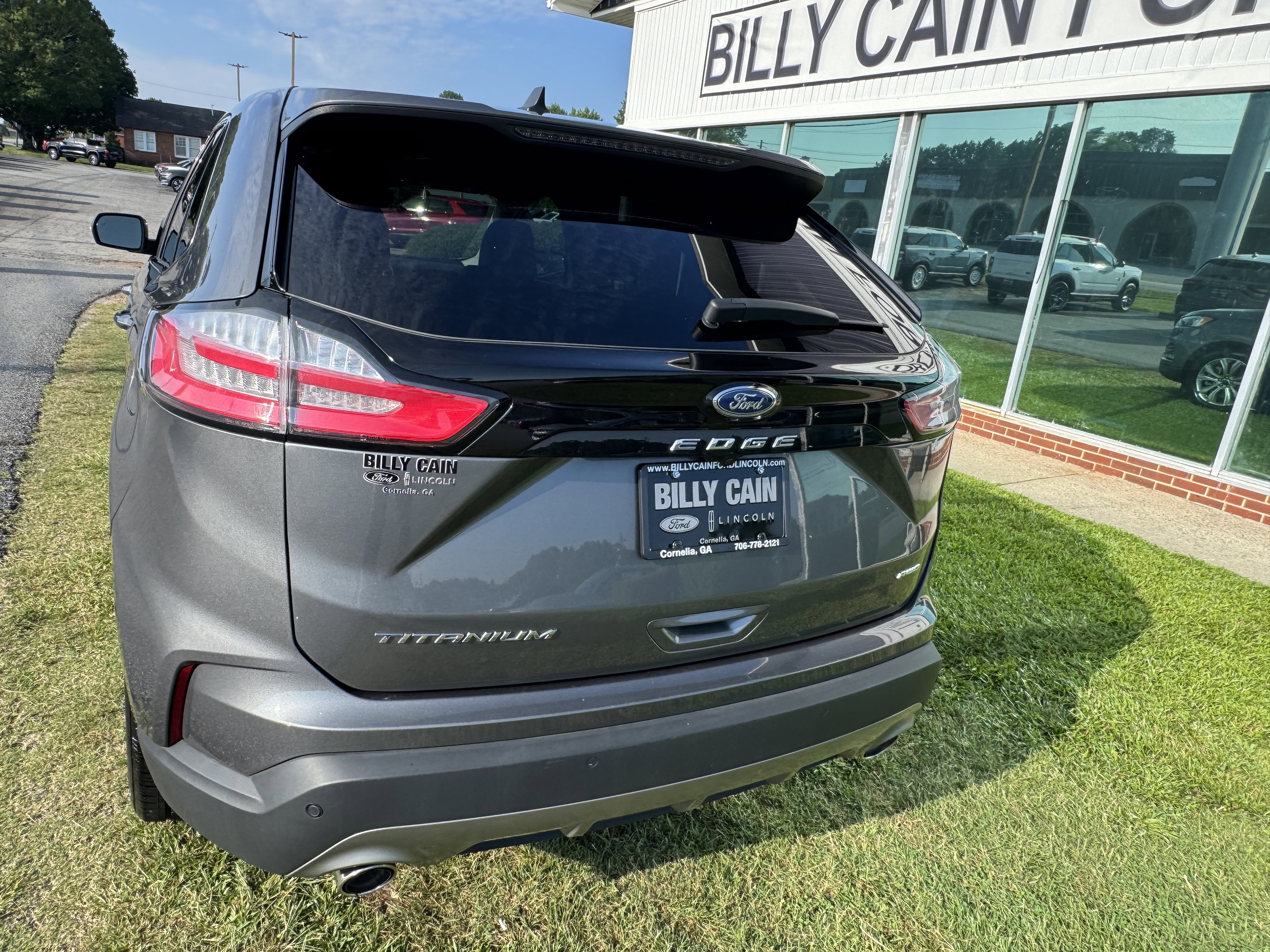 Used 2024 Ford Edge Titanium image 3