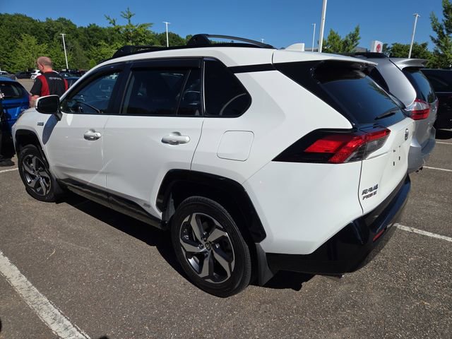 Used 2021 Toyota RAV4 SE w/ Weather & Moonroof Package AWD/4WD image 5