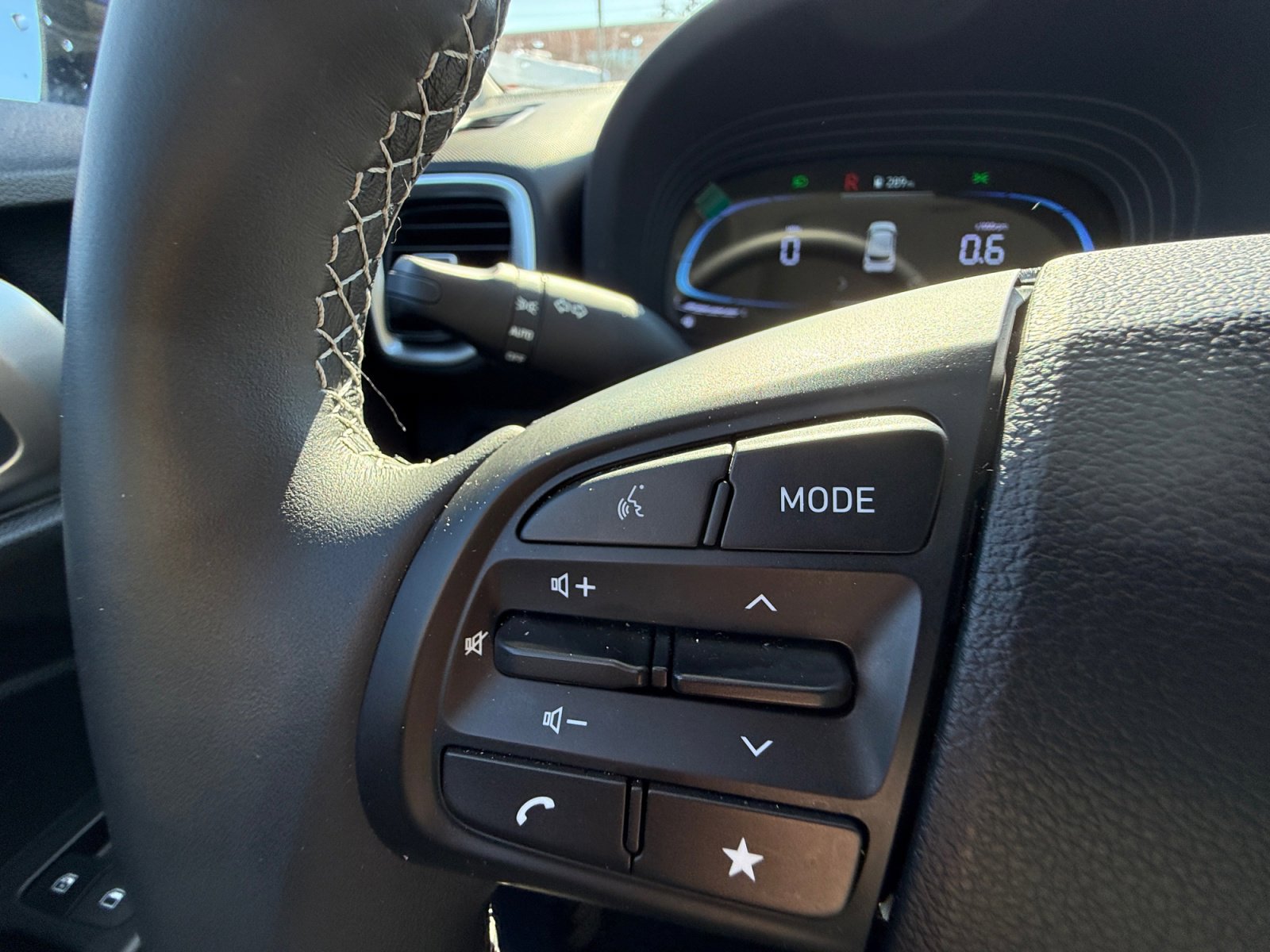 New 2025 Hyundai Venue SEL image 32