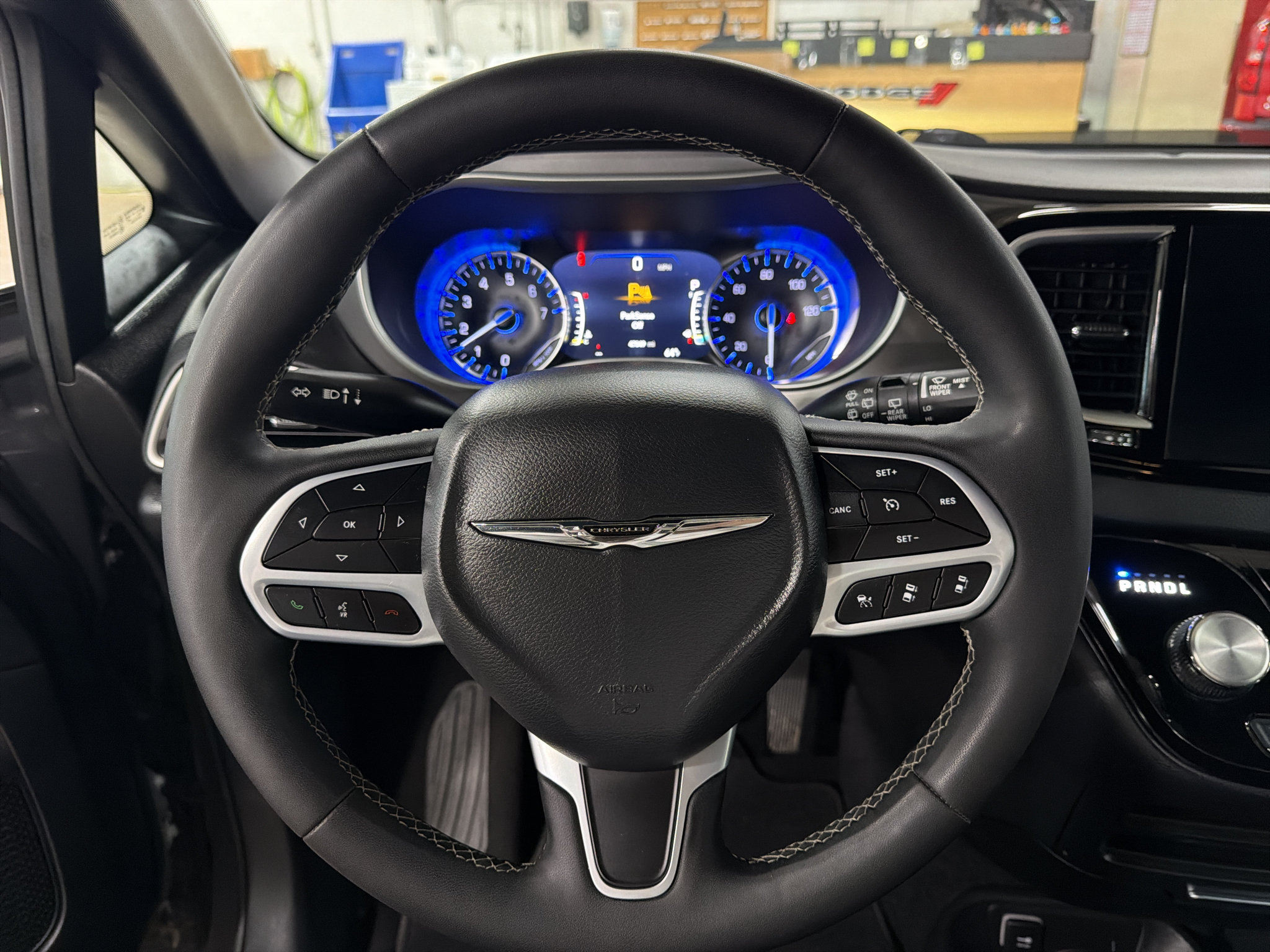 Used 2025 Chrysler Pacifica Select FWD image 5