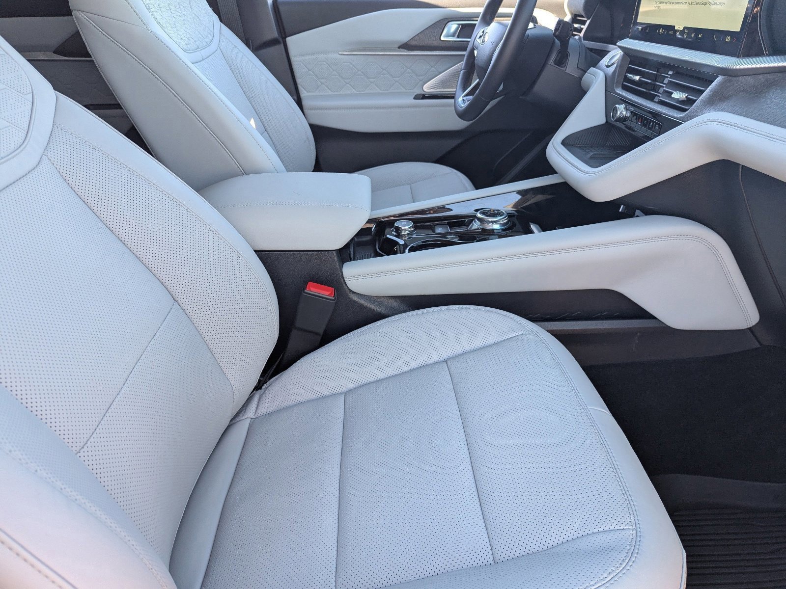 Used 2025 Ford Explorer Platinum w/ Ultimate Package image 12