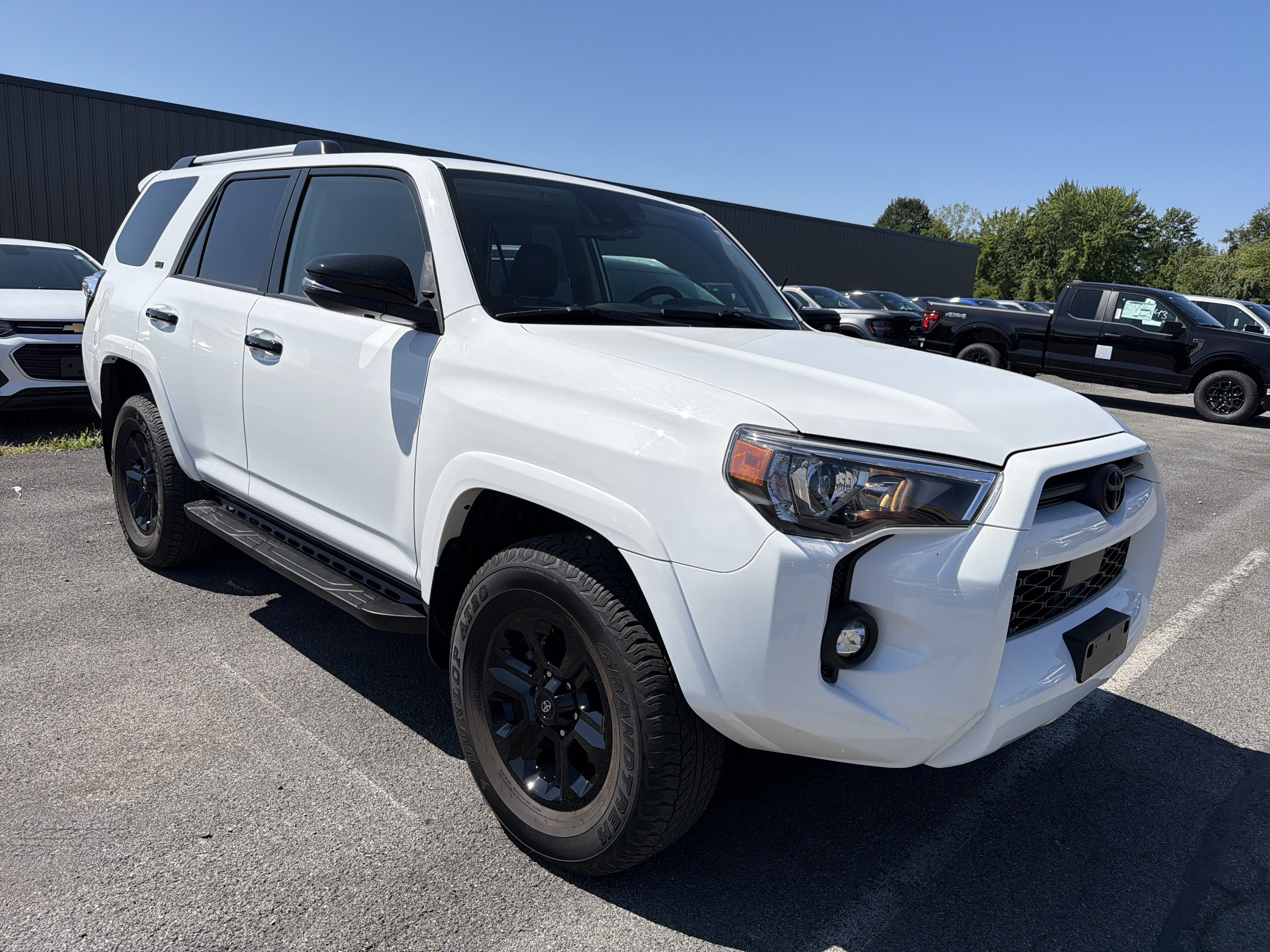 Used 2023 Toyota 4Runner SR5 Premium w/ Moonroof Package AWD/4WD image 2