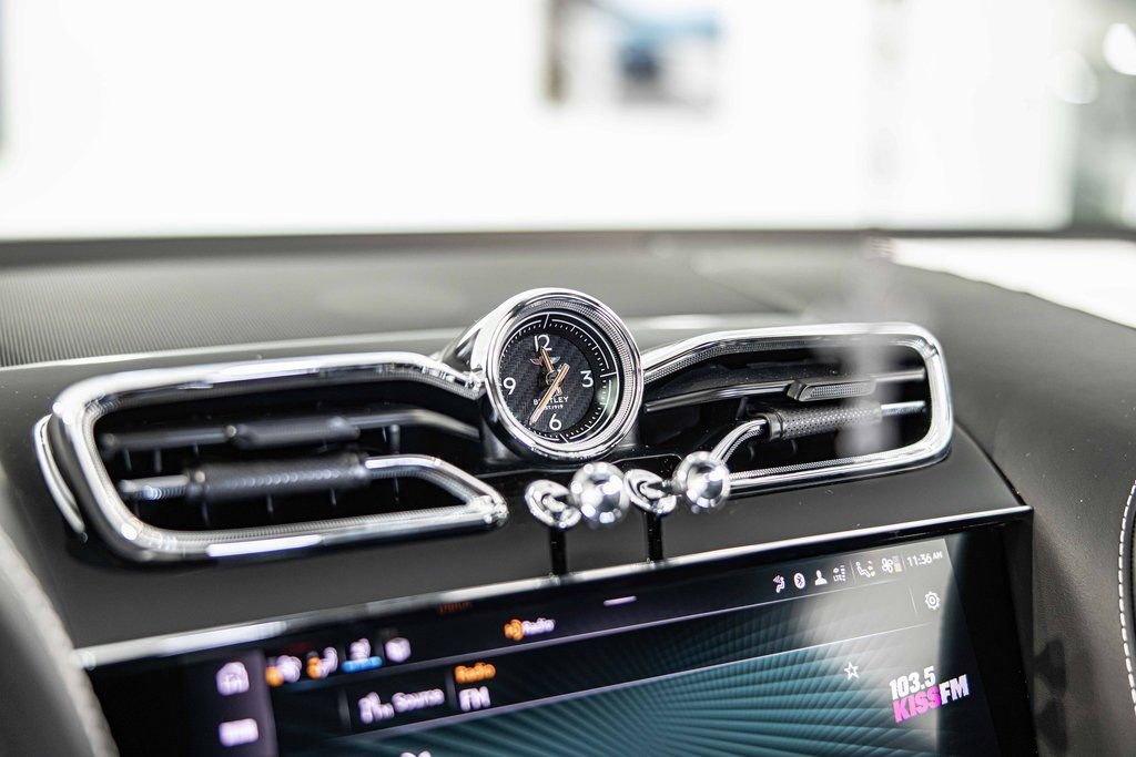 Used 2022 Bentley Bentayga AWD/4WD image 28