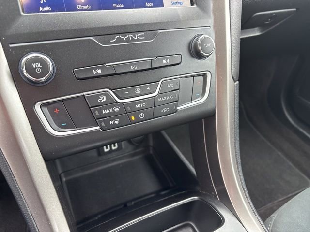 Used 2019 Ford Fusion SE image 24