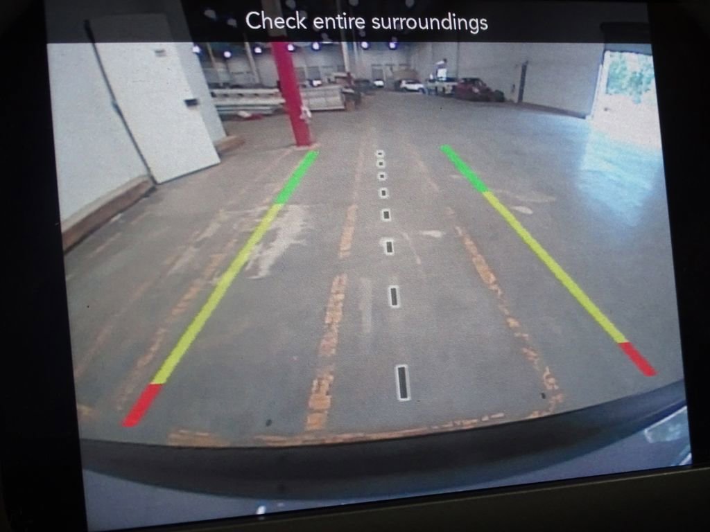 Used 2019 Jeep Cherokee Latitude w/ Popular Appearance Group image 8