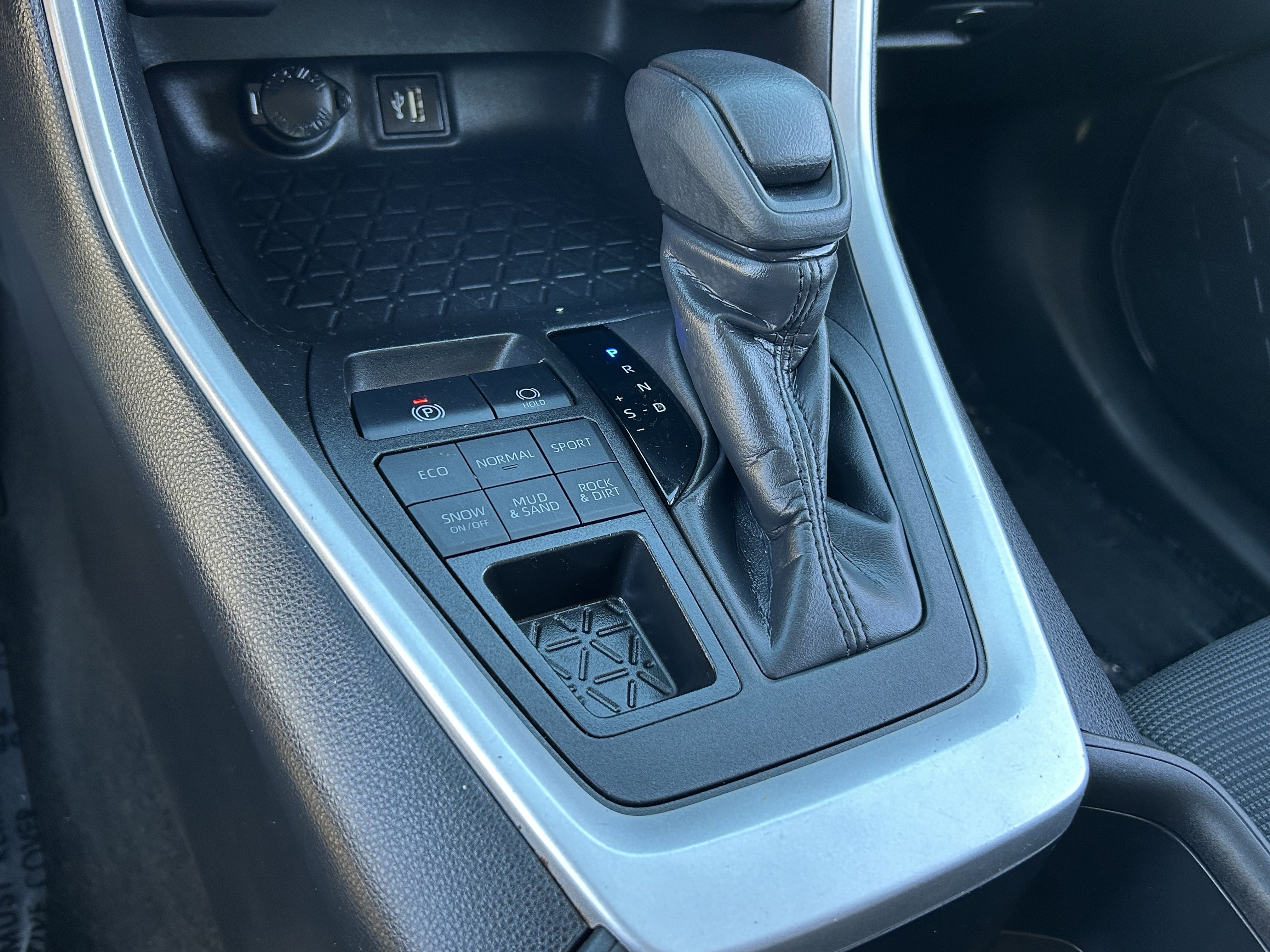 Used 2024 Toyota RAV4 LE image 25