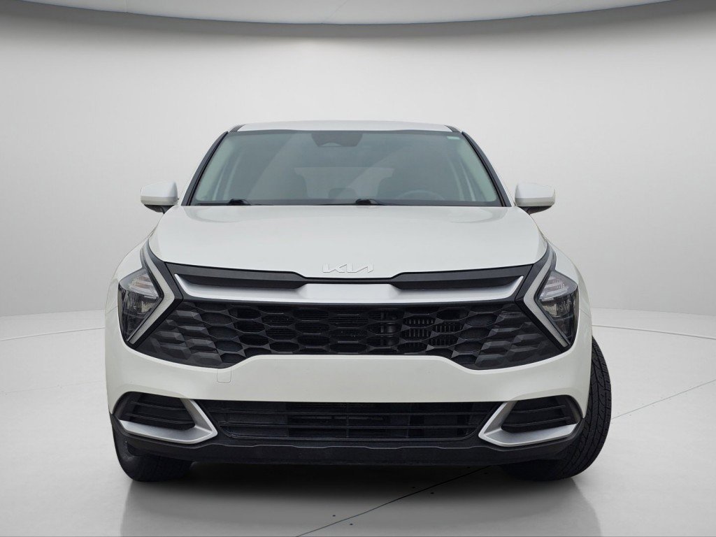 Used 2023 Kia Sportage LX image 3