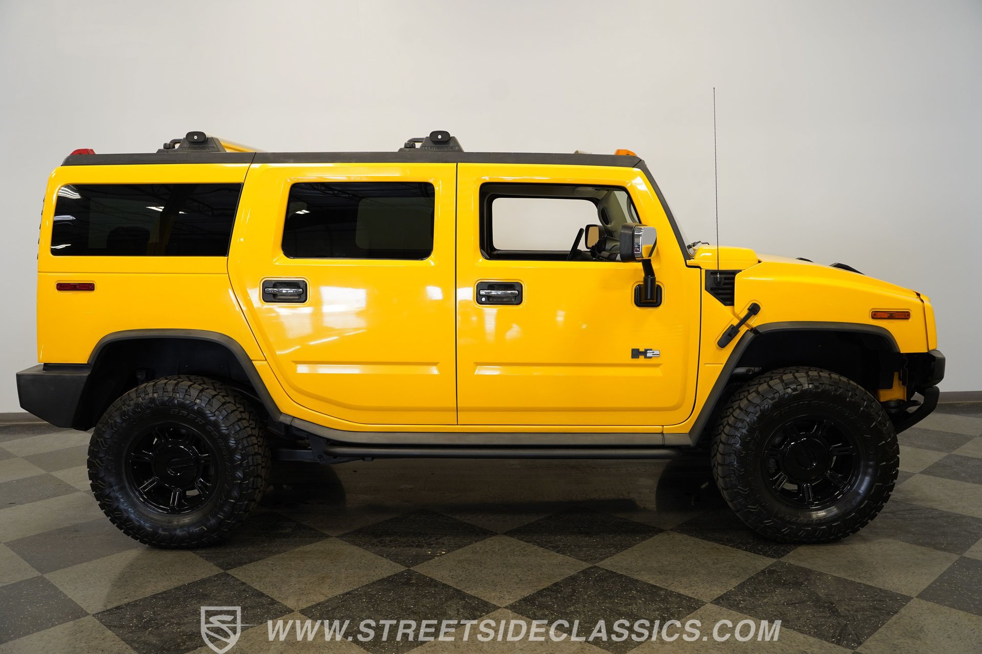 Used 2004 HUMMER H2 w/ Preferred Equipment Group AWD/4WD image 14