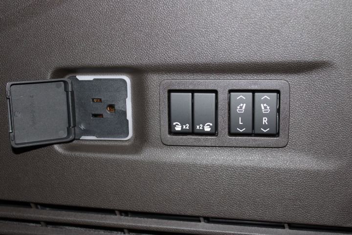 New 2026 GMC Yukon XL Elevation w/ Elevation Premium Package image 17