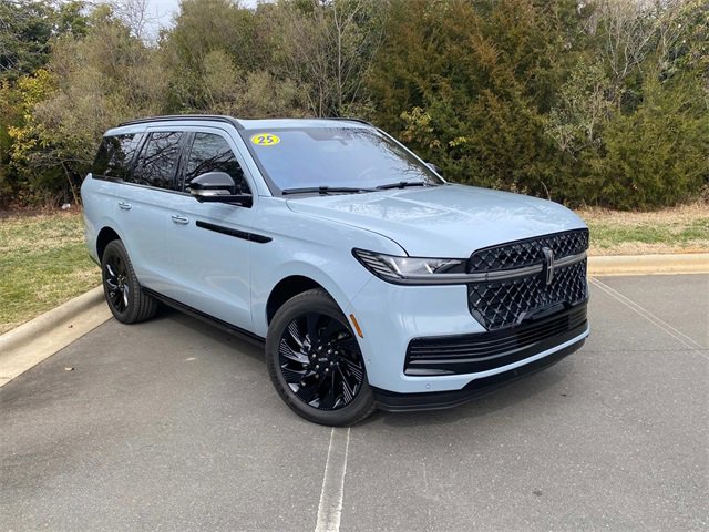 Used 2025 Lincoln Navigator Reserve w/ Jet Appearance Package