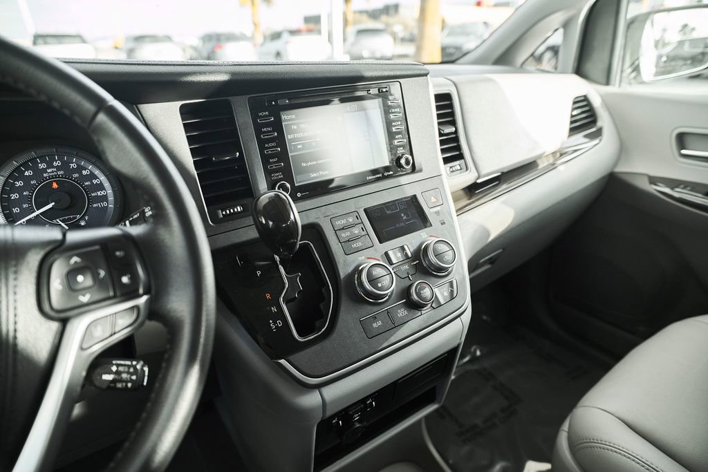 Used 2020 Toyota Sienna XLE w/ XLE Navigation Package image 40