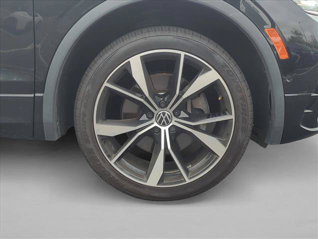 Used 2022 Volkswagen Tiguan SEL R-Line AWD/4WD image 4