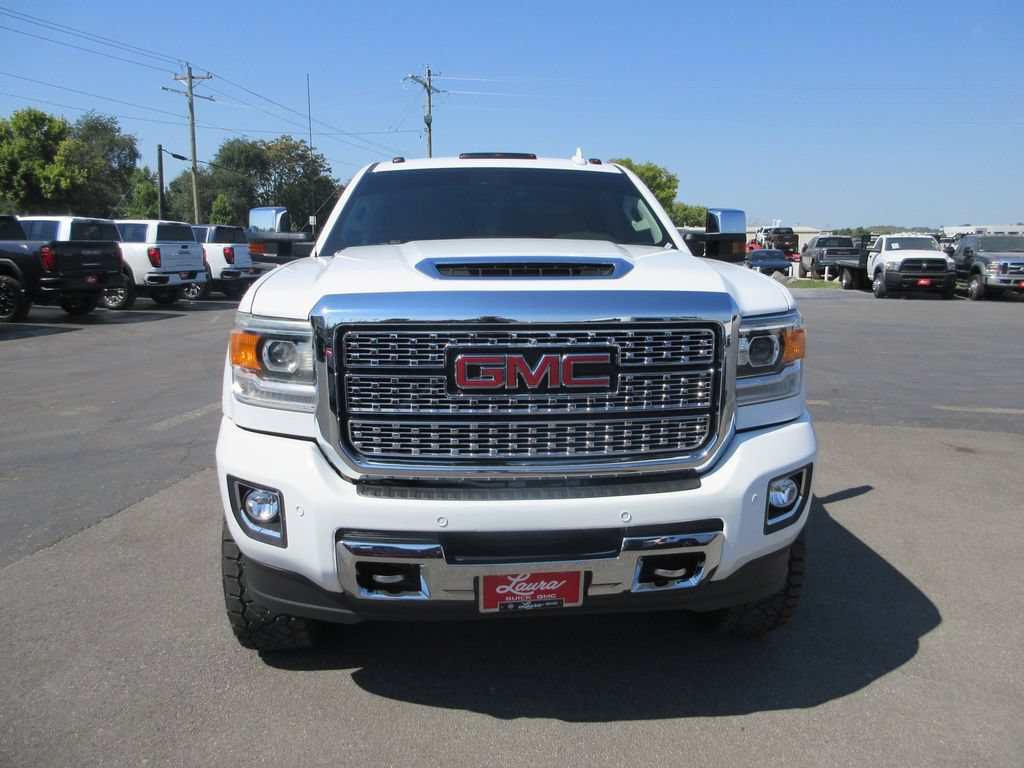 Used 2019 GMC Sierra 2500 Denali w/ Duramax Plus Package AWD/4WD image 14