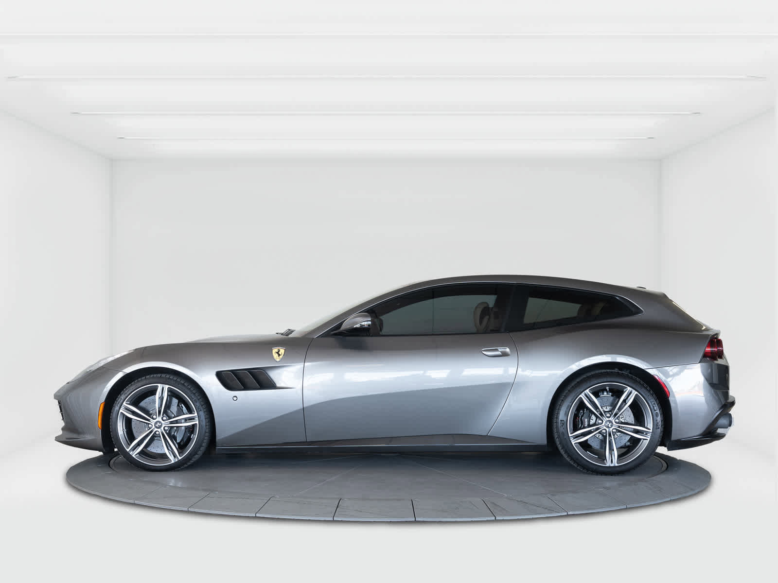 Certified 2018 Ferrari GTC4Lusso image 2