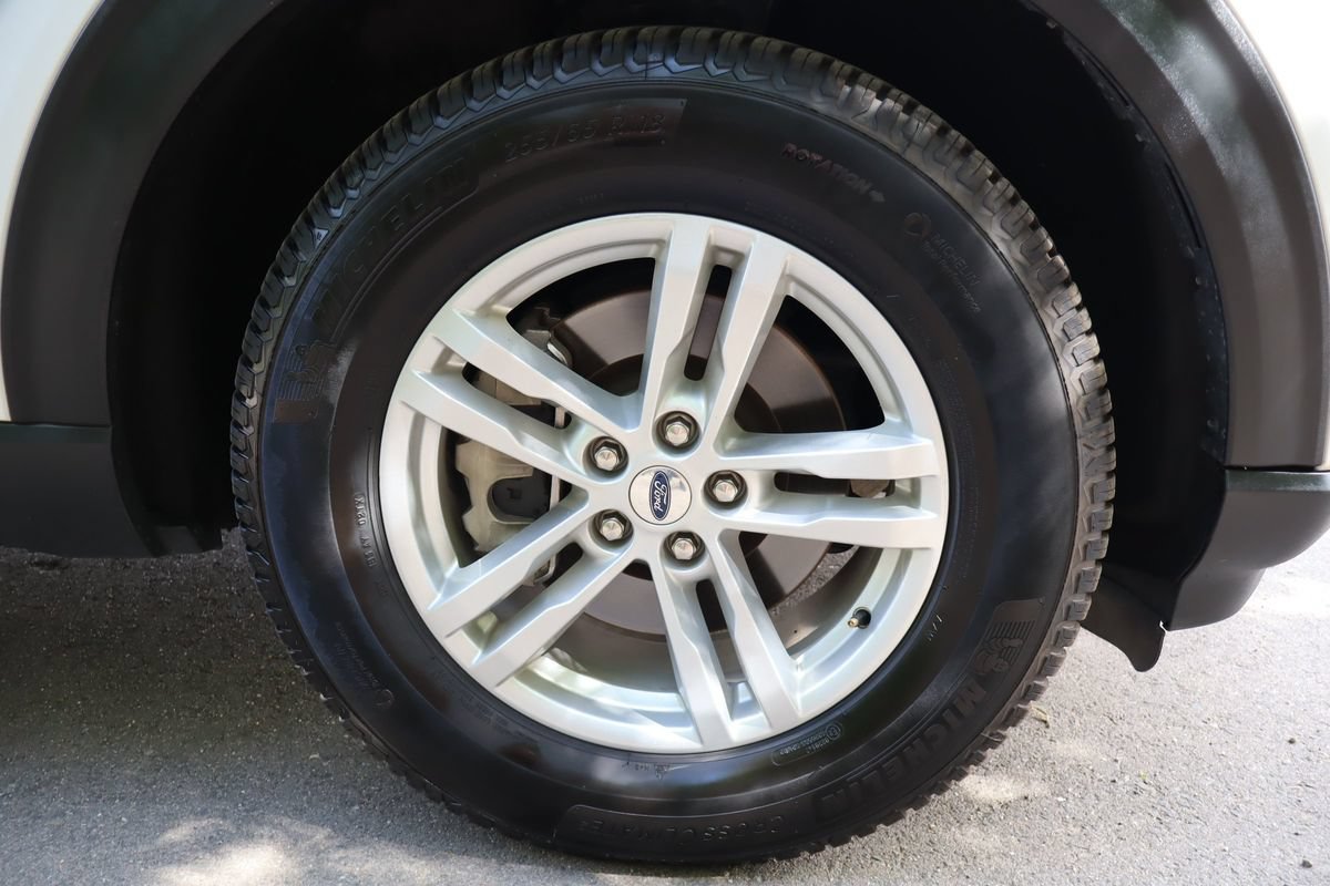Used 2021 Ford Explorer XLT w/ Equipment Group 202A AWD/4WD image 47