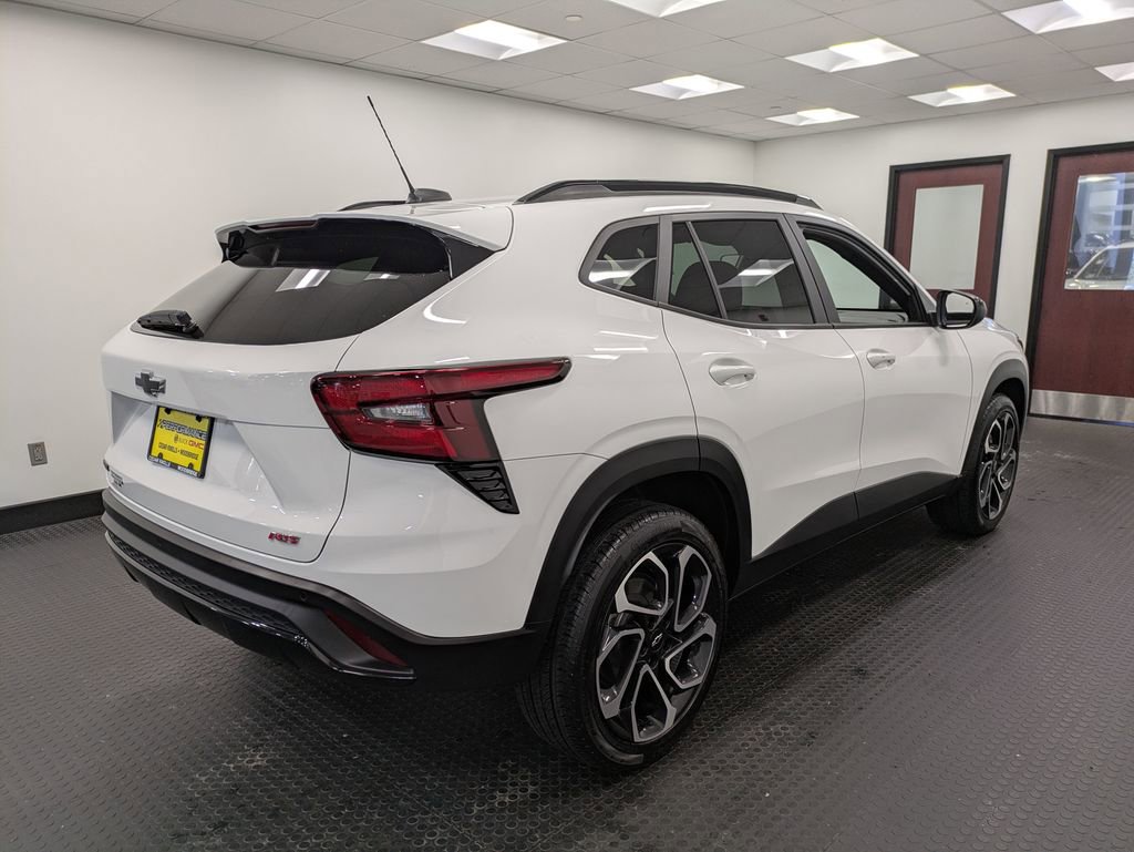 Used 2025 Chevrolet Trax RS w/ Driver Confidence Package image 4