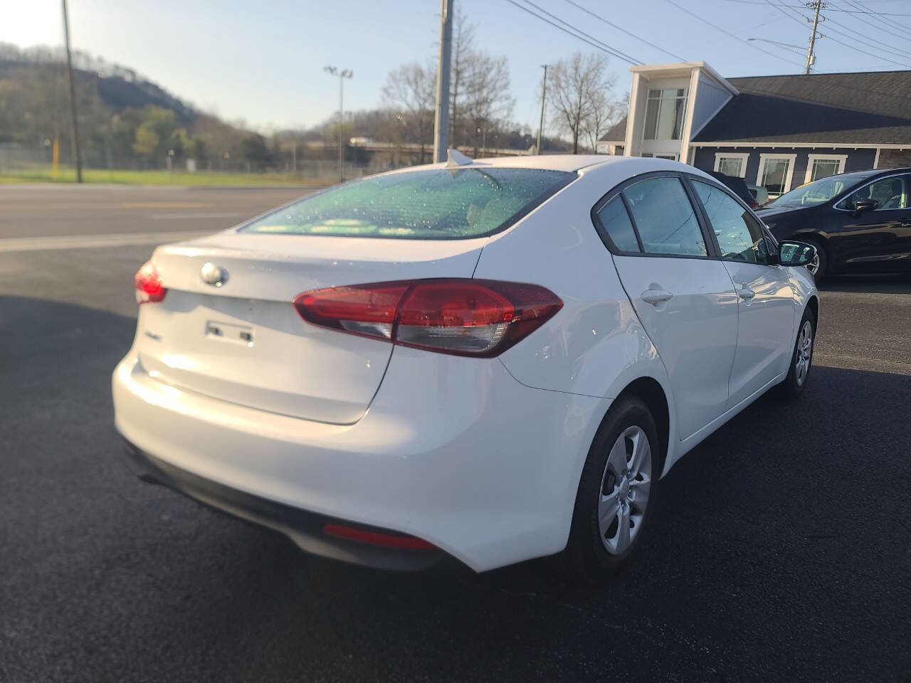 Used 2017 Kia Forte LX image 8