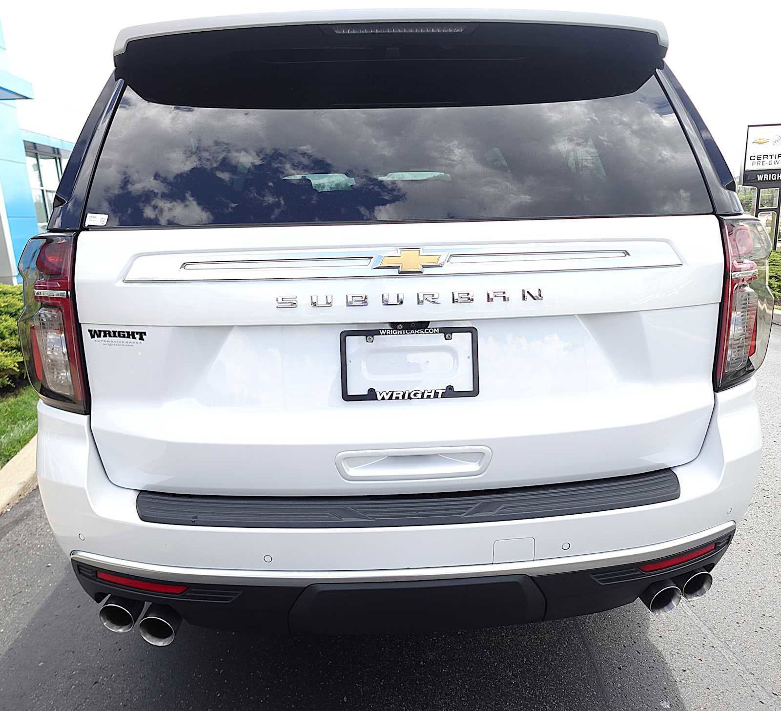 Used 2024 Chevrolet Suburban High Country AWD/4WD image 4